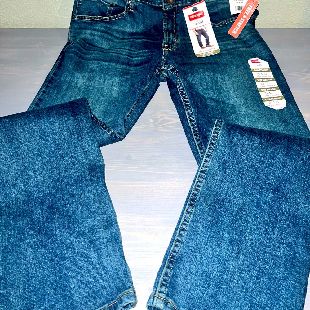 NWT Men’s Wrangler slim straight 32x30 jeans